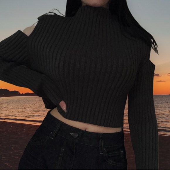 Gray Ribbed Cold-Shoulder Cropped Sweater - Picture 6 of 10